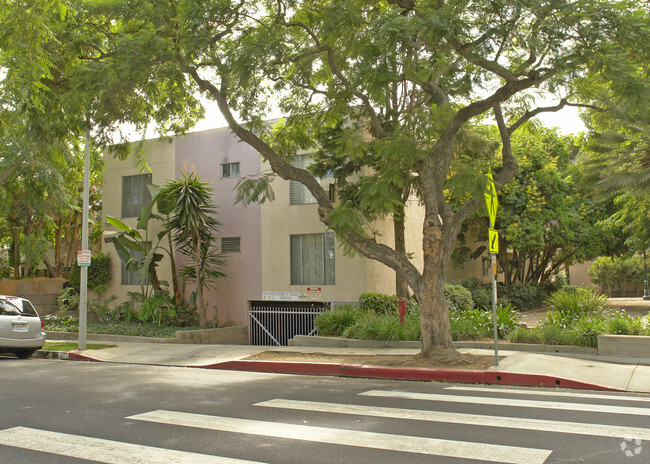 Building Photo - 1205 N Fuller Ave