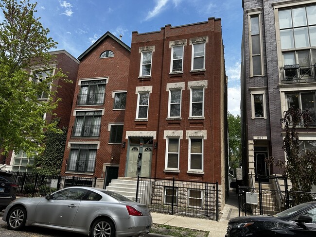 Primary Photo - 869 N Hermitage Ave