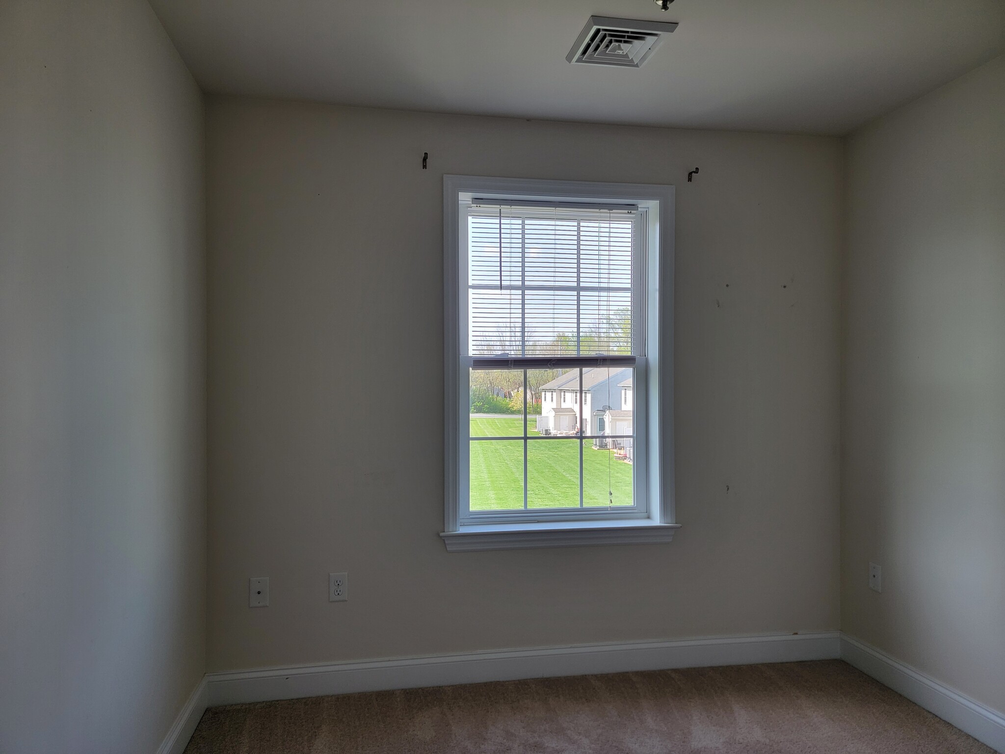 Building Photo - 126 Redstone Dr