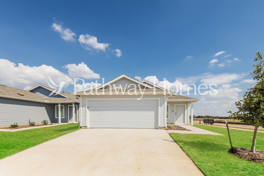 Building Photo - 3000 Burmese St