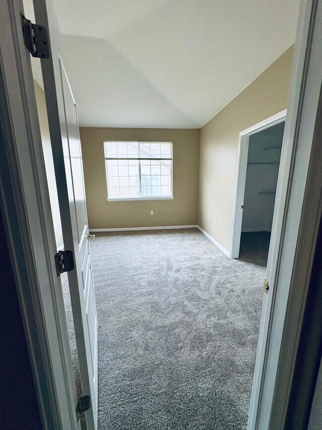 Building Photo - 10311 W Girton Dr