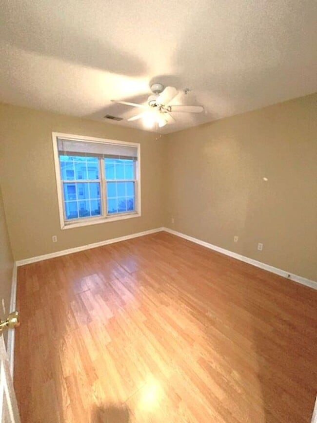 Building Photo - Cape Cottages Condos, Beachy 3 bedroom, 2 ...