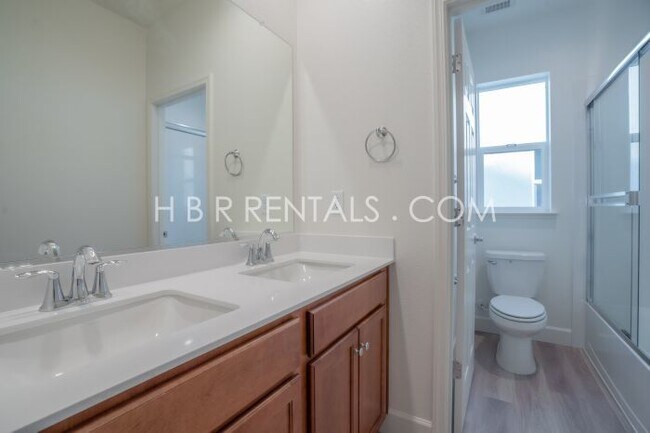 Building Photo - Spacious 4-Bedroom with 3 Full Baths in Tracy – Your Next Rental Home Awaits!