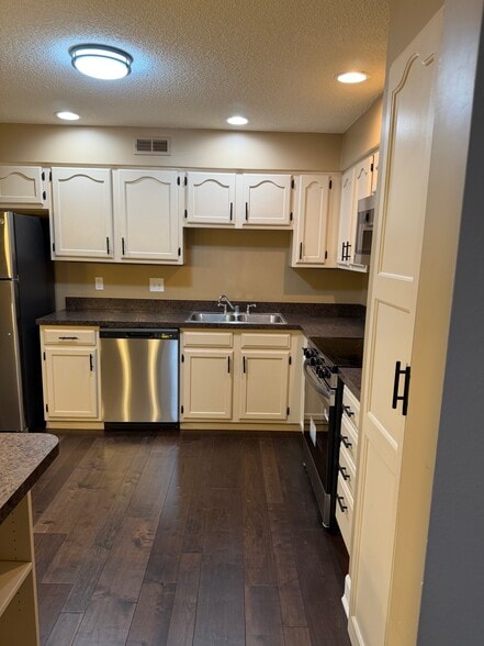 Building Photo - 698 Trailcrest Ct