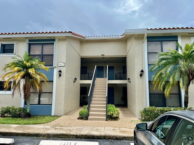 Building Photo - Palm Beach Grande - F