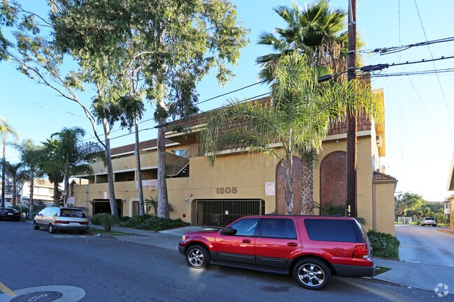 Building Photo - 1805 N Spurgeon St