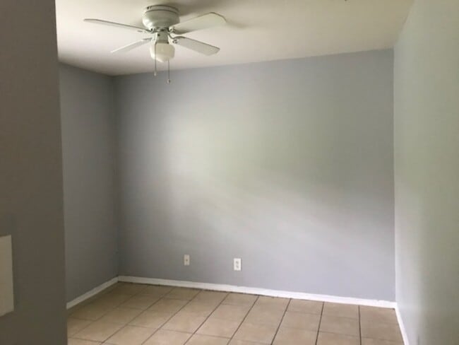 Building Photo - 7625 Windsor Oaks