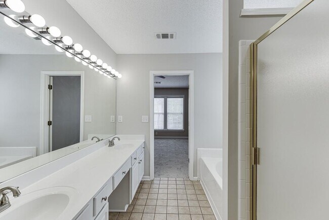 Building Photo - 2421 Elkhorn Ter