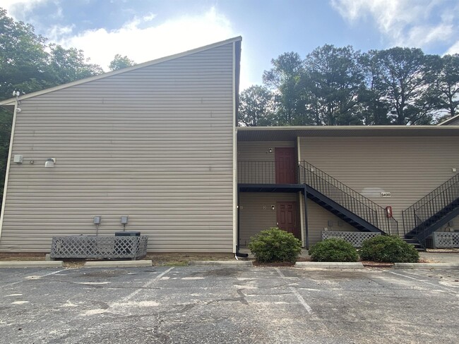 Building Photo - 6400 Starbrook Dr