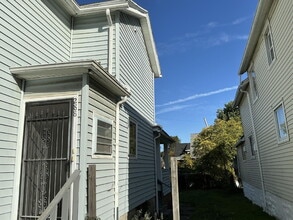 Building Photo - 288 Fernwood Ave