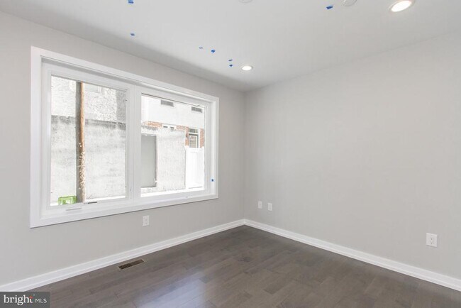 Building Photo - 712-14 S Sartain St