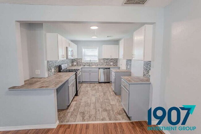 Building Photo - Charming & Updated 3-Bedroom Home in Moore...