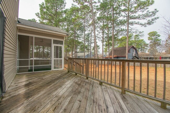 Building Photo - Available March 1! 4 Bedroom 2.5 Bathroom With Bonus and Screened in Porch!