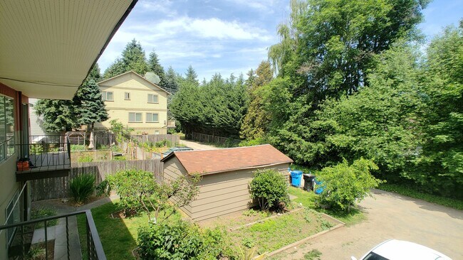 Building Photo - Briarcrest 44