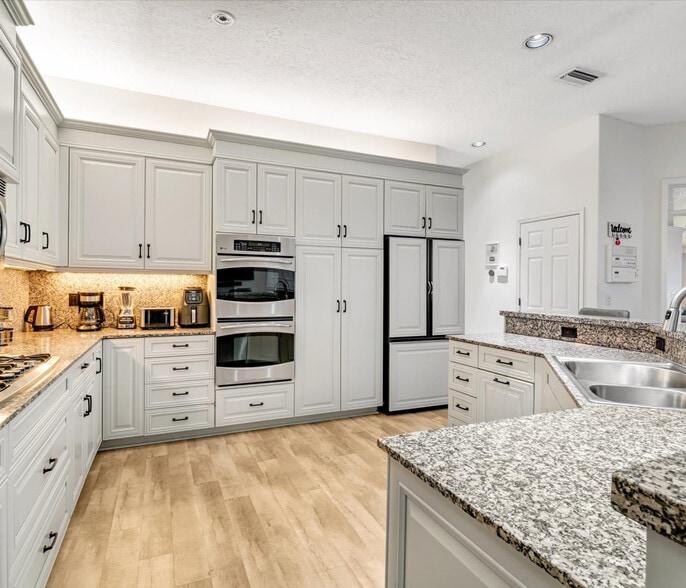 Building Photo - 1200 Tree Bay Ln