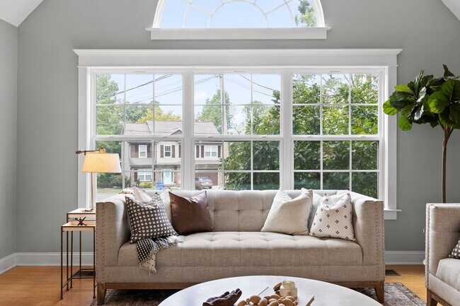 Building Photo - 4 bedroom 2.5 bath house with lawncare, in...