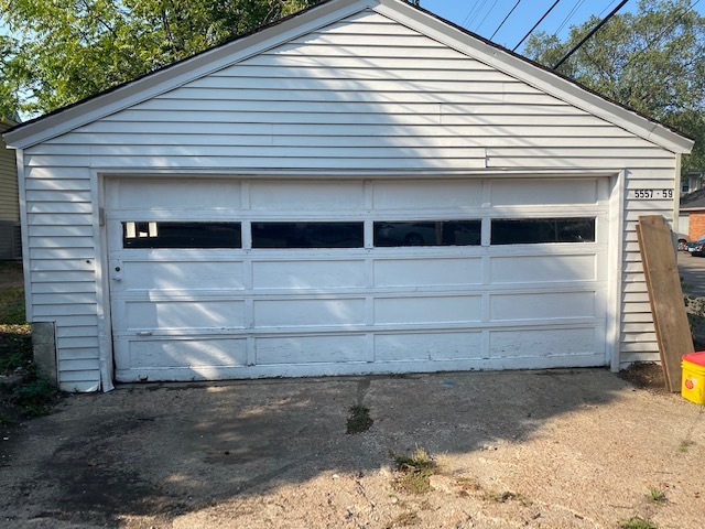 Two car garage Each tenant gets half - 5559 Blaisdell Ave