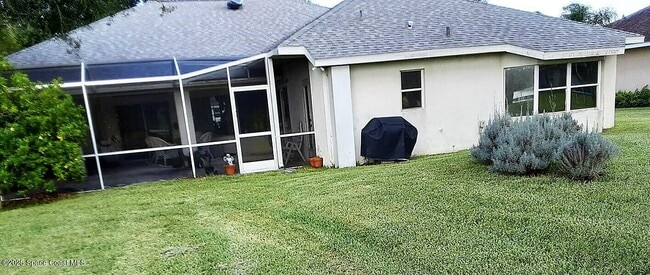 Building Photo - 3711 Peacock Dr