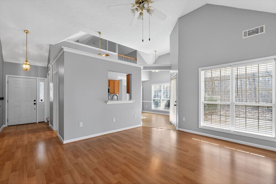 Building Photo - 345 Freeman Dr