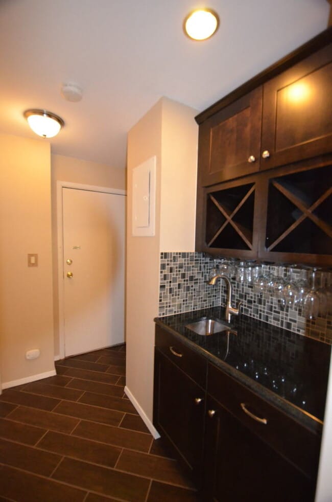 Building Photo - Warrior's Mark Condo!  Walk to town and on the bus route! Pet negotiable!