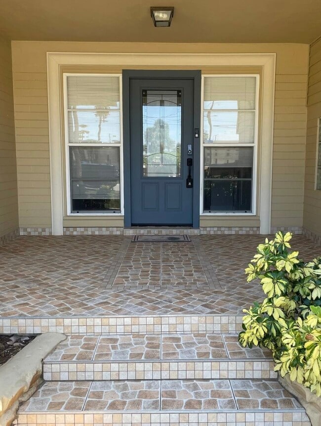 Building Photo - 582 Revilo Blvd