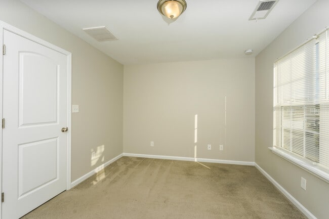 Building Photo - 1961 Drummond Dr