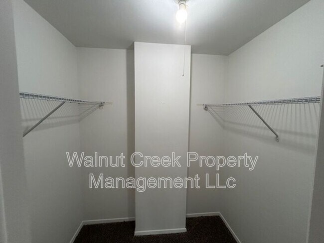 Building Photo - 5520 Beavercrest Dr