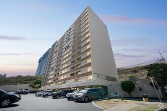 Building Photo - Charming central 3BR Condo in Honolulu