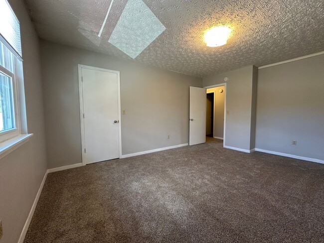 Building Photo - 2 Bedrooms 1.5 baths Townhouse, Kingsport TN