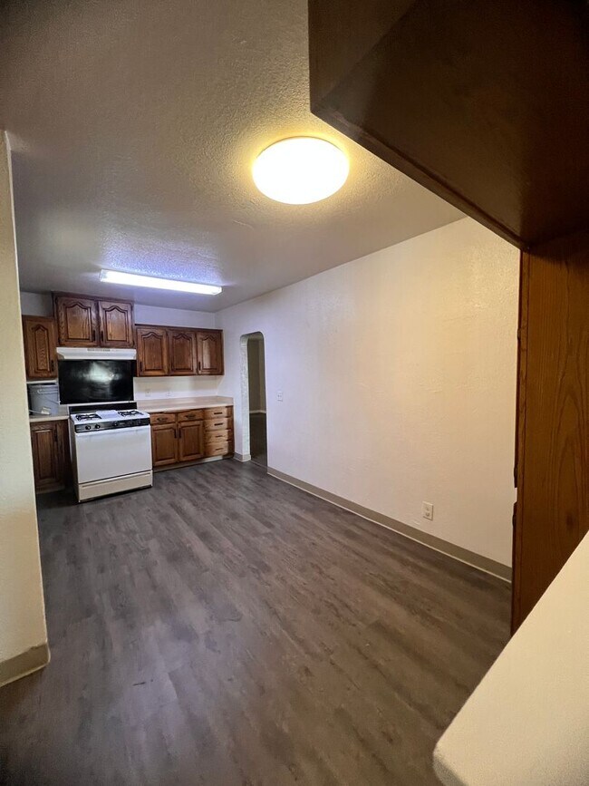 Building Photo - 638 N O St