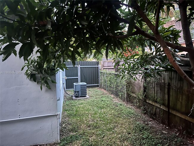 Building Photo - 816 Beech Rd