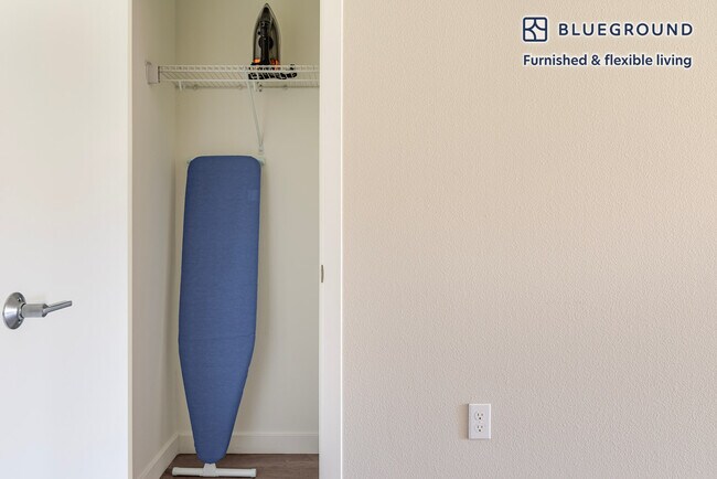 Building Photo - 3560 Rambla Pl