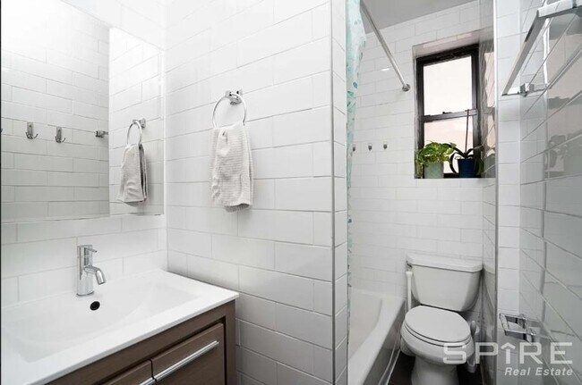 Building Photo - 2 bedroom in NEW YORK NY 10033