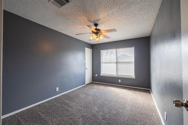 Building Photo - 1240 Dexford Dr