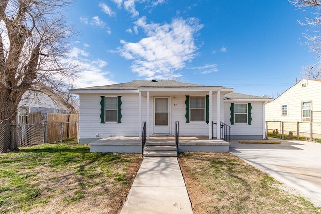 Building Photo - 2 bedroom home for lease!