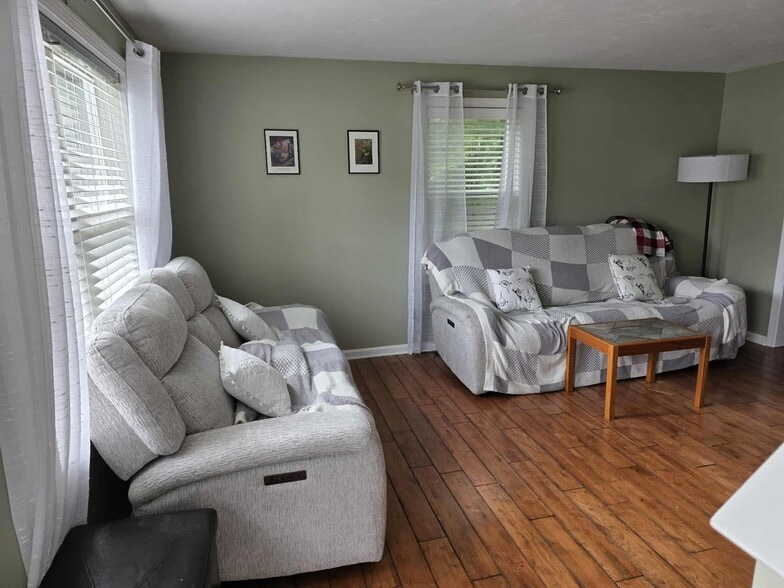 Building Photo - 68 Gatsby Dr