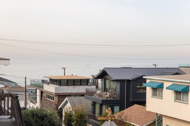 Building Photo - 204 30th St