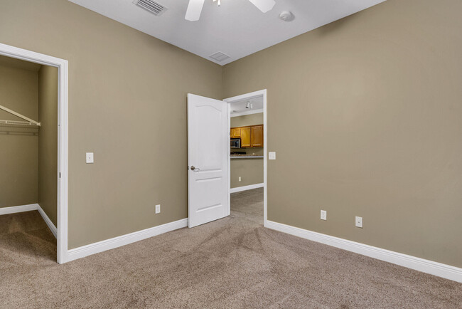 Building Photo - 2124 Hadleigh Hills Ct