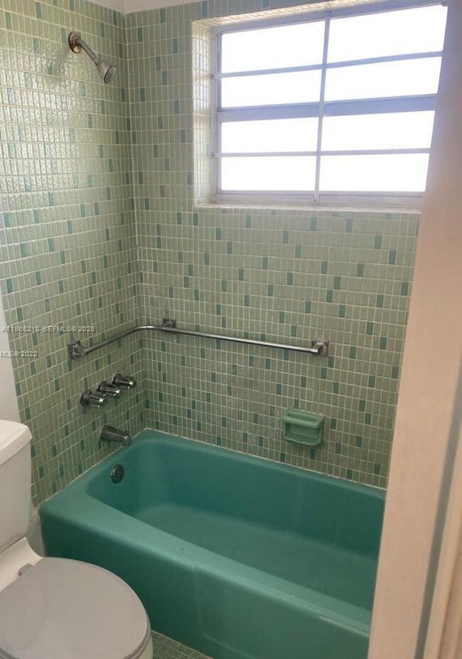 Building Photo - 18900 NE 3rd Ct