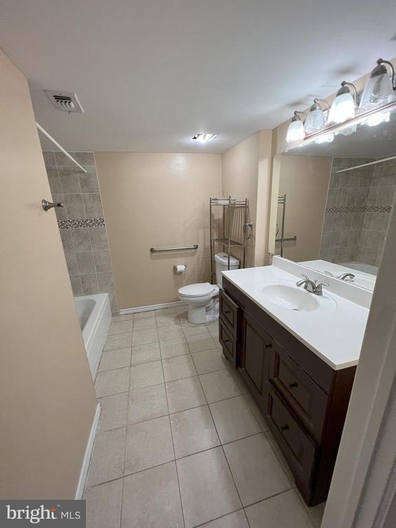 Building Photo - 1504 Lincoln Way