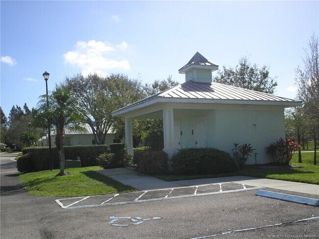 Building Photo - 2216 NW 22nd Ave