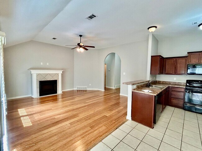 Building Photo - Charming newly renovated Home in Cordova, TN