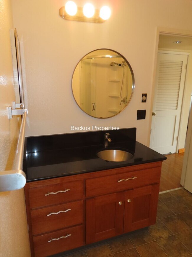 Building Photo - Two bedroom Condo with beautiful views in Del Rey Oaks