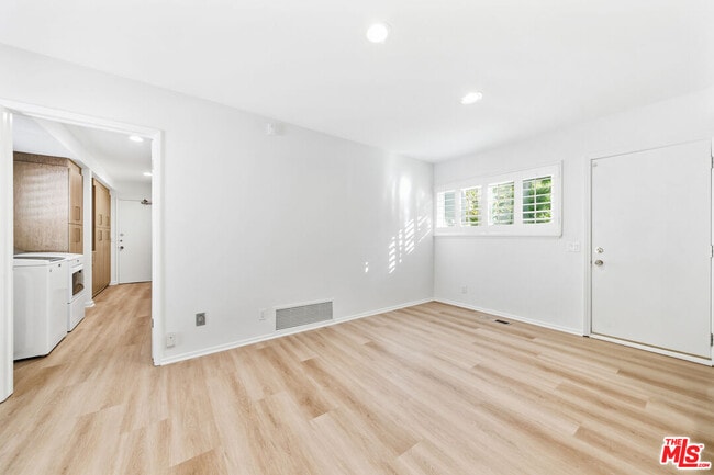 Building Photo - 8900 Alto Cedro Dr