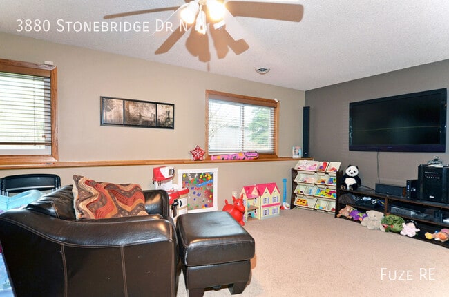 Building Photo - 3880 Stonebridge Dr N