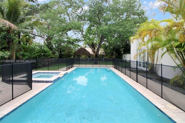 Building Photo - 6900 SW 104th St