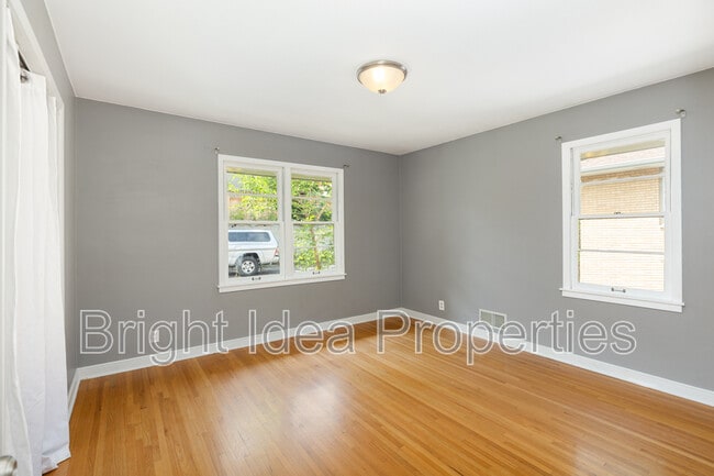 Building Photo - 4950 Sheridan Ave S