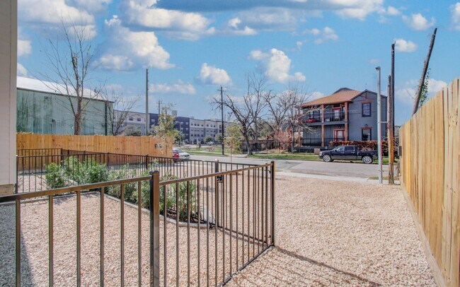 Building Photo - 1506 McKee St