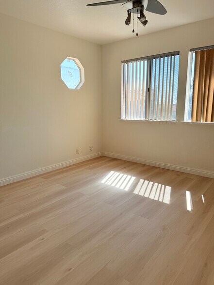 Building Photo - 9878 Via Esperanza