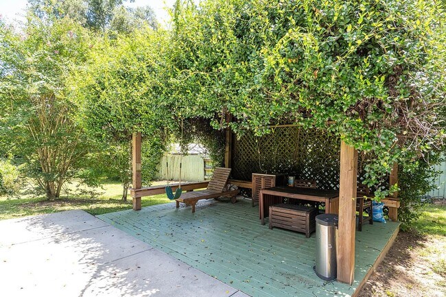 Building Photo - 3276 Shannon Lakes Dr N
